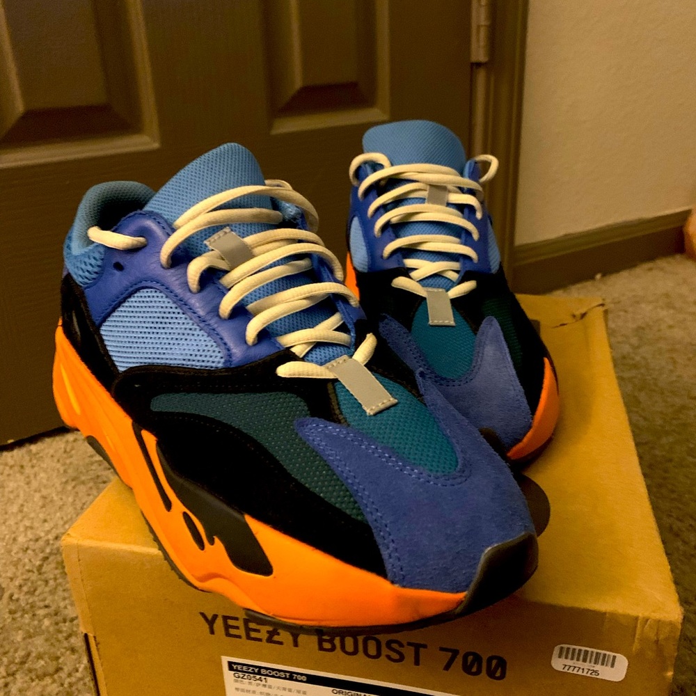 ADIDAS YEEZY BOOST 700— SZ 8 UNISEX—- GREAT CONDITION!!! *DEADSTOCK*